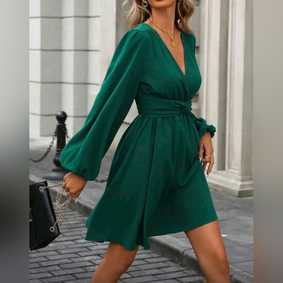 New Flowy Lantern Long Sleeve Twist Waist Short Dress Green - Picture 2 of 9